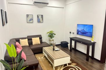 Homestay Shoplot 4 Tingkat di Pusat Bandar Kuala Terengganu sebelah Kedai Roti Sweden & BSN
