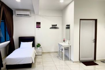 Homestay Shoplot 4 Tingkat di Pusat Bandar Kuala Terengganu sebelah Kedai Roti Sweden & BSN