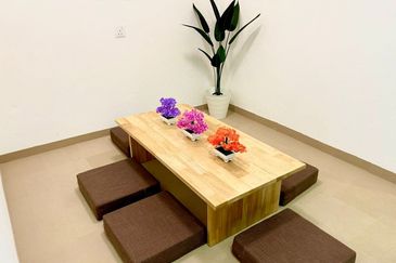 Homestay Shoplot 4 Tingkat di Pusat Bandar Kuala Terengganu sebelah Kedai Roti Sweden & BSN