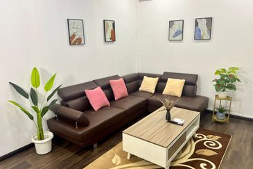 Homestay Shoplot 4 Tingkat di Pusat Bandar Kuala Terengganu sebelah Kedai Roti Sweden & BSN