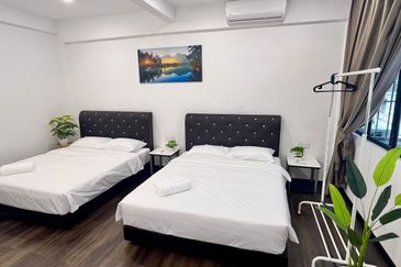 Homestay Shoplot 4 Tingkat di Pusat Bandar Kuala Terengganu sebelah Kedai Roti Sweden & BSN