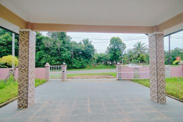 𝐑𝐔𝐌𝐀𝐇 𝐁𝐀𝐍𝐆𝐋𝐎 𝐒𝐄𝐓𝐈𝐍𝐆𝐊𝐀𝐓 𝐃𝐈 𝐁𝐈𝐍𝐉𝐀𝐈 𝐑𝐄𝐍𝐃𝐀𝐇 , 𝐁𝐔𝐊𝐈𝐓 𝐏𝐀𝐘𝐎𝐍𝐆, 𝐌𝐀𝐑𝐀𝐍𝐆, 𝐓𝐄𝐑𝐄𝐍𝐆𝐆𝐀𝐍𝐔