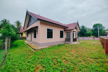 𝐑𝐔𝐌𝐀𝐇 𝐁𝐀𝐍𝐆𝐋𝐎 𝐒𝐄𝐓𝐈𝐍𝐆𝐊𝐀𝐓 𝐃𝐈 𝐁𝐈𝐍𝐉𝐀𝐈 𝐑𝐄𝐍𝐃𝐀𝐇 , 𝐁𝐔𝐊𝐈𝐓 𝐏𝐀𝐘𝐎𝐍𝐆, 𝐌𝐀𝐑𝐀𝐍𝐆, 𝐓𝐄𝐑𝐄𝐍𝐆𝐆𝐀𝐍𝐔