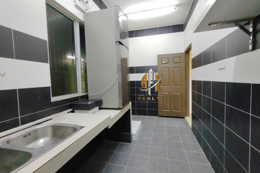 𝗥𝗨𝗠𝗔𝗛 𝗧𝗘𝗥𝗘𝗦 𝟮 𝗧𝗜𝗡𝗚𝗞𝗔𝗧 𝐈𝐍𝐓𝐄𝐑𝐌𝐄𝐃𝐈𝐀𝐓𝐄 𝗗𝗜 𝗧𝗔𝗠𝗔𝗡 𝗗𝗘𝗦𝗔 𝗬𝗧 𝗛𝗔𝗗𝗔𝗣𝗔𝗡 𝗦𝗧𝗔𝗗𝗜𝗨𝗠 𝗚𝗢𝗡𝗚 𝗕𝗔𝗗𝗔𝗞