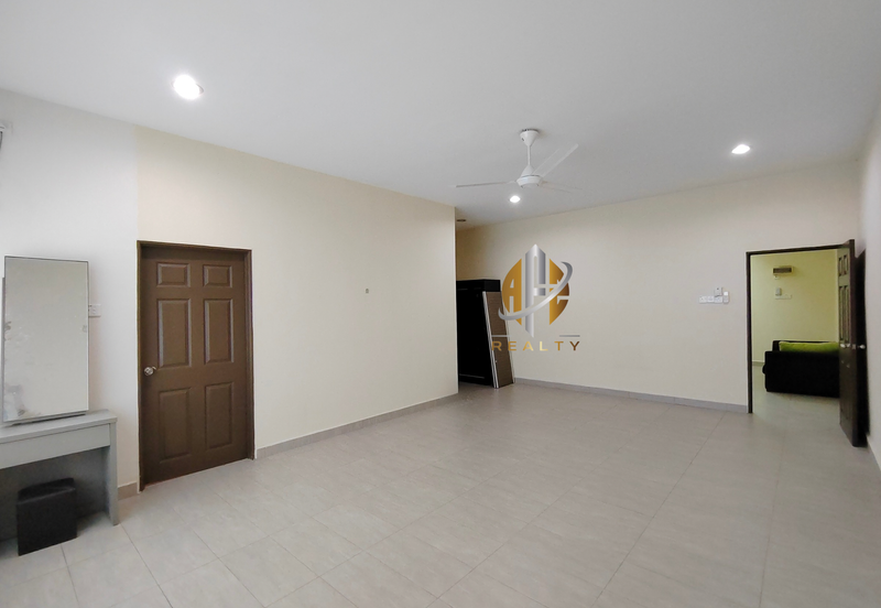 𝗥𝗨𝗠𝗔𝗛 𝗧𝗘𝗥𝗘𝗦 𝟮 𝗧𝗜𝗡𝗚𝗞𝗔𝗧 𝐈𝐍𝐓𝐄𝐑𝐌𝐄𝐃𝐈𝐀𝐓𝐄 𝗗𝗜 𝗧𝗔𝗠𝗔𝗡 𝗗𝗘𝗦𝗔 𝗬𝗧 𝗛𝗔𝗗𝗔𝗣𝗔𝗡 𝗦𝗧𝗔𝗗𝗜𝗨𝗠 𝗚𝗢𝗡𝗚 𝗕𝗔𝗗𝗔𝗞