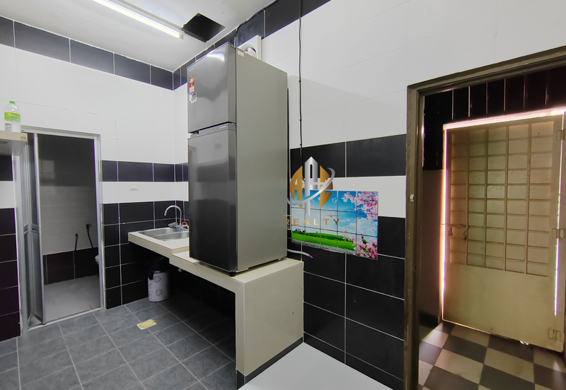 𝗥𝗨𝗠𝗔𝗛 𝗧𝗘𝗥𝗘𝗦 𝟮 𝗧𝗜𝗡𝗚𝗞𝗔𝗧 𝐈𝐍𝐓𝐄𝐑𝐌𝐄𝐃𝐈𝐀𝐓𝐄 𝗗𝗜 𝗧𝗔𝗠𝗔𝗡 𝗗𝗘𝗦𝗔 𝗬𝗧 𝗛𝗔𝗗𝗔𝗣𝗔𝗡 𝗦𝗧𝗔𝗗𝗜𝗨𝗠 𝗚𝗢𝗡𝗚 𝗕𝗔𝗗𝗔𝗞