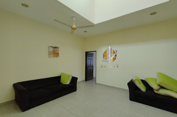 𝗥𝗨𝗠𝗔𝗛 𝗧𝗘𝗥𝗘𝗦 𝟮 𝗧𝗜𝗡𝗚𝗞𝗔𝗧 𝐈𝐍𝐓𝐄𝐑𝐌𝐄𝐃𝐈𝐀𝐓𝐄 𝗗𝗜 𝗧𝗔𝗠𝗔𝗡 𝗗𝗘𝗦𝗔 𝗬𝗧 𝗛𝗔𝗗𝗔𝗣𝗔𝗡 𝗦𝗧𝗔𝗗𝗜𝗨𝗠 𝗚𝗢𝗡𝗚 𝗕𝗔𝗗𝗔𝗞