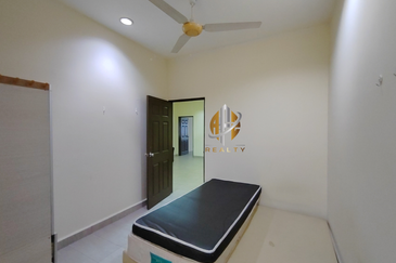 𝗥𝗨𝗠𝗔𝗛 𝗧𝗘𝗥𝗘𝗦 𝟮 𝗧𝗜𝗡𝗚𝗞𝗔𝗧 𝐈𝐍𝐓𝐄𝐑𝐌𝐄𝐃𝐈𝐀𝐓𝐄 𝗗𝗜 𝗧𝗔𝗠𝗔𝗡 𝗗𝗘𝗦𝗔 𝗬𝗧 𝗛𝗔𝗗𝗔𝗣𝗔𝗡 𝗦𝗧𝗔𝗗𝗜𝗨𝗠 𝗚𝗢𝗡𝗚 𝗕𝗔𝗗𝗔𝗞