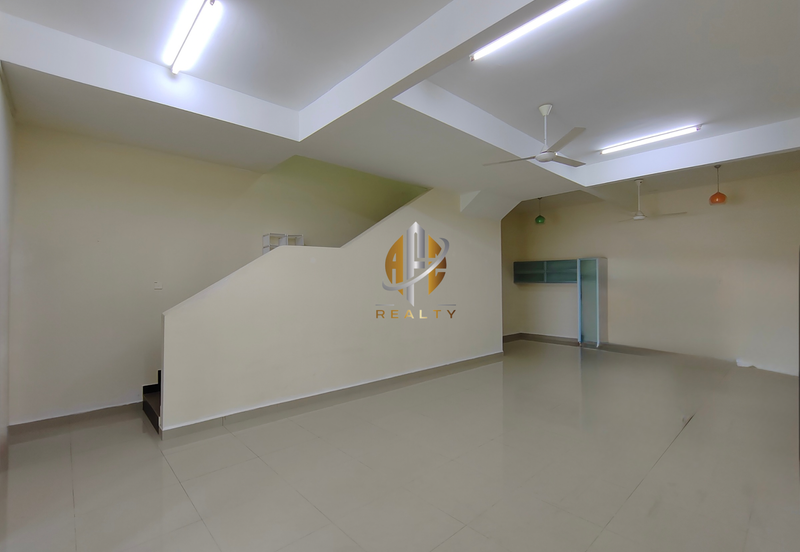 𝗥𝗨𝗠𝗔𝗛 𝗧𝗘𝗥𝗘𝗦 𝟮 𝗧𝗜𝗡𝗚𝗞𝗔𝗧 𝐈𝐍𝐓𝐄𝐑𝐌𝐄𝐃𝐈𝐀𝐓𝐄 𝗗𝗜 𝗧𝗔𝗠𝗔𝗡 𝗗𝗘𝗦𝗔 𝗬𝗧 𝗛𝗔𝗗𝗔𝗣𝗔𝗡 𝗦𝗧𝗔𝗗𝗜𝗨𝗠 𝗚𝗢𝗡𝗚 𝗕𝗔𝗗𝗔𝗞