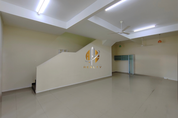 𝗥𝗨𝗠𝗔𝗛 𝗧𝗘𝗥𝗘𝗦 𝟮 𝗧𝗜𝗡𝗚𝗞𝗔𝗧 𝐈𝐍𝐓𝐄𝐑𝐌𝐄𝐃𝐈𝐀𝐓𝐄 𝗗𝗜 𝗧𝗔𝗠𝗔𝗡 𝗗𝗘𝗦𝗔 𝗬𝗧 𝗛𝗔𝗗𝗔𝗣𝗔𝗡 𝗦𝗧𝗔𝗗𝗜𝗨𝗠 𝗚𝗢𝗡𝗚 𝗕𝗔𝗗𝗔𝗞