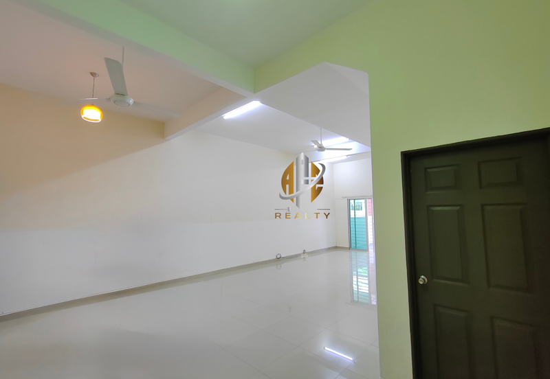 𝗥𝗨𝗠𝗔𝗛 𝗧𝗘𝗥𝗘𝗦 𝟮 𝗧𝗜𝗡𝗚𝗞𝗔𝗧 𝐈𝐍𝐓𝐄𝐑𝐌𝐄𝐃𝐈𝐀𝐓𝐄 𝗗𝗜 𝗧𝗔𝗠𝗔𝗡 𝗗𝗘𝗦𝗔 𝗬𝗧 𝗛𝗔𝗗𝗔𝗣𝗔𝗡 𝗦𝗧𝗔𝗗𝗜𝗨𝗠 𝗚𝗢𝗡𝗚 𝗕𝗔𝗗𝗔𝗞