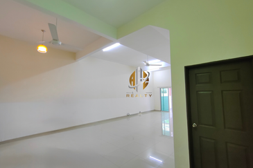 𝗥𝗨𝗠𝗔𝗛 𝗧𝗘𝗥𝗘𝗦 𝟮 𝗧𝗜𝗡𝗚𝗞𝗔𝗧 𝐈𝐍𝐓𝐄𝐑𝐌𝐄𝐃𝐈𝐀𝐓𝐄 𝗗𝗜 𝗧𝗔𝗠𝗔𝗡 𝗗𝗘𝗦𝗔 𝗬𝗧 𝗛𝗔𝗗𝗔𝗣𝗔𝗡 𝗦𝗧𝗔𝗗𝗜𝗨𝗠 𝗚𝗢𝗡𝗚 𝗕𝗔𝗗𝗔𝗞