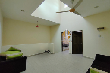 𝗥𝗨𝗠𝗔𝗛 𝗧𝗘𝗥𝗘𝗦 𝟮 𝗧𝗜𝗡𝗚𝗞𝗔𝗧 𝐈𝐍𝐓𝐄𝐑𝐌𝐄𝐃𝐈𝐀𝐓𝐄 𝗗𝗜 𝗧𝗔𝗠𝗔𝗡 𝗗𝗘𝗦𝗔 𝗬𝗧 𝗛𝗔𝗗𝗔𝗣𝗔𝗡 𝗦𝗧𝗔𝗗𝗜𝗨𝗠 𝗚𝗢𝗡𝗚 𝗕𝗔𝗗𝗔𝗞