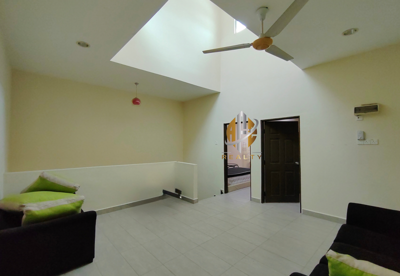 𝗥𝗨𝗠𝗔𝗛 𝗧𝗘𝗥𝗘𝗦 𝟮 𝗧𝗜𝗡𝗚𝗞𝗔𝗧 𝐈𝐍𝐓𝐄𝐑𝐌𝐄𝐃𝐈𝐀𝐓𝐄 𝗗𝗜 𝗧𝗔𝗠𝗔𝗡 𝗗𝗘𝗦𝗔 𝗬𝗧 𝗛𝗔𝗗𝗔𝗣𝗔𝗡 𝗦𝗧𝗔𝗗𝗜𝗨𝗠 𝗚𝗢𝗡𝗚 𝗕𝗔𝗗𝗔𝗞