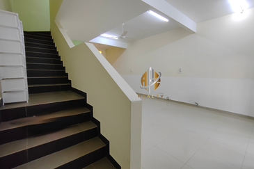 𝗥𝗨𝗠𝗔𝗛 𝗧𝗘𝗥𝗘𝗦 𝟮 𝗧𝗜𝗡𝗚𝗞𝗔𝗧 𝐈𝐍𝐓𝐄𝐑𝐌𝐄𝐃𝐈𝐀𝐓𝐄 𝗗𝗜 𝗧𝗔𝗠𝗔𝗡 𝗗𝗘𝗦𝗔 𝗬𝗧 𝗛𝗔𝗗𝗔𝗣𝗔𝗡 𝗦𝗧𝗔𝗗𝗜𝗨𝗠 𝗚𝗢𝗡𝗚 𝗕𝗔𝗗𝗔𝗞