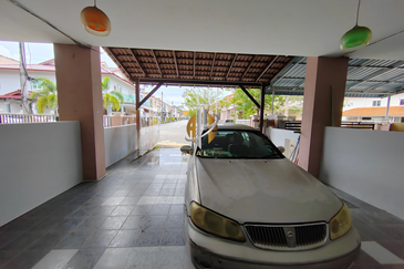 𝗥𝗨𝗠𝗔𝗛 𝗧𝗘𝗥𝗘𝗦 𝟮 𝗧𝗜𝗡𝗚𝗞𝗔𝗧 𝐈𝐍𝐓𝐄𝐑𝐌𝐄𝐃𝐈𝐀𝐓𝐄 𝗗𝗜 𝗧𝗔𝗠𝗔𝗡 𝗗𝗘𝗦𝗔 𝗬𝗧 𝗛𝗔𝗗𝗔𝗣𝗔𝗡 𝗦𝗧𝗔𝗗𝗜𝗨𝗠 𝗚𝗢𝗡𝗚 𝗕𝗔𝗗𝗔𝗞