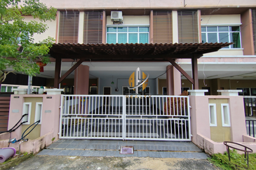 𝗥𝗨𝗠𝗔𝗛 𝗧𝗘𝗥𝗘𝗦 𝟮 𝗧𝗜𝗡𝗚𝗞𝗔𝗧 𝐈𝐍𝐓𝐄𝐑𝐌𝐄𝐃𝐈𝐀𝐓𝐄 𝗗𝗜 𝗧𝗔𝗠𝗔𝗡 𝗗𝗘𝗦𝗔 𝗬𝗧 𝗛𝗔𝗗𝗔𝗣𝗔𝗡 𝗦𝗧𝗔𝗗𝗜𝗨𝗠 𝗚𝗢𝗡𝗚 𝗕𝗔𝗗𝗔𝗞