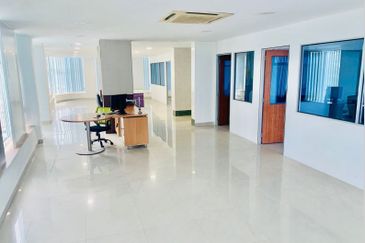 Taipan Business Centre, USJ 10