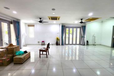 Corner with Huge side land, 5000sf, 2.5 storey USJ Heights