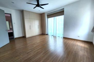 Corner with Huge side land, 5000sf, 2.5 storey USJ Heights