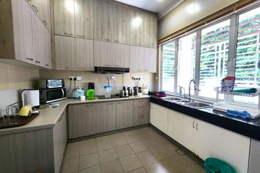 Corner with Huge side land, 5000sf, 2.5 storey USJ Heights