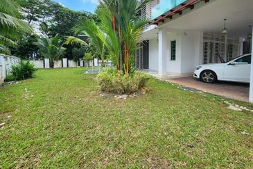 Corner with Huge side land, 5000sf, 2.5 storey USJ Heights