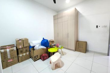 Corner with Huge side land, 5000sf, 2.5 storey USJ Heights