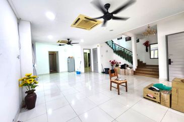 Corner with Huge side land, 5000sf, 2.5 storey USJ Heights