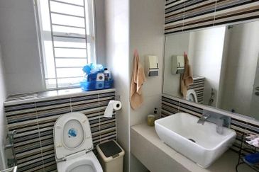 Corner with Huge side land, 5000sf, 2.5 storey USJ Heights