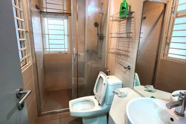 Corner with Huge side land, 5000sf, 2.5 storey USJ Heights