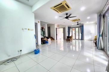 Corner with Huge side land, 5000sf, 2.5 storey USJ Heights