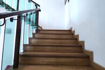 Corner with Huge side land, 5000sf, 2.5 storey USJ Heights