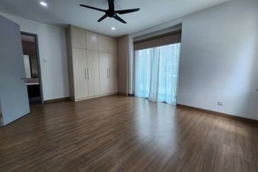 Corner with Huge side land, 5000sf, 2.5 storey USJ Heights