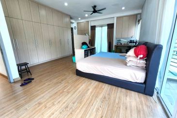 Corner with Huge side land, 5000sf, 2.5 storey USJ Heights