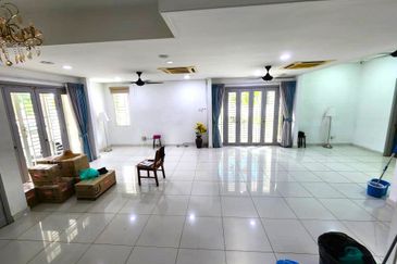 Corner with Huge side land, 5000sf, 2.5 storey USJ Heights