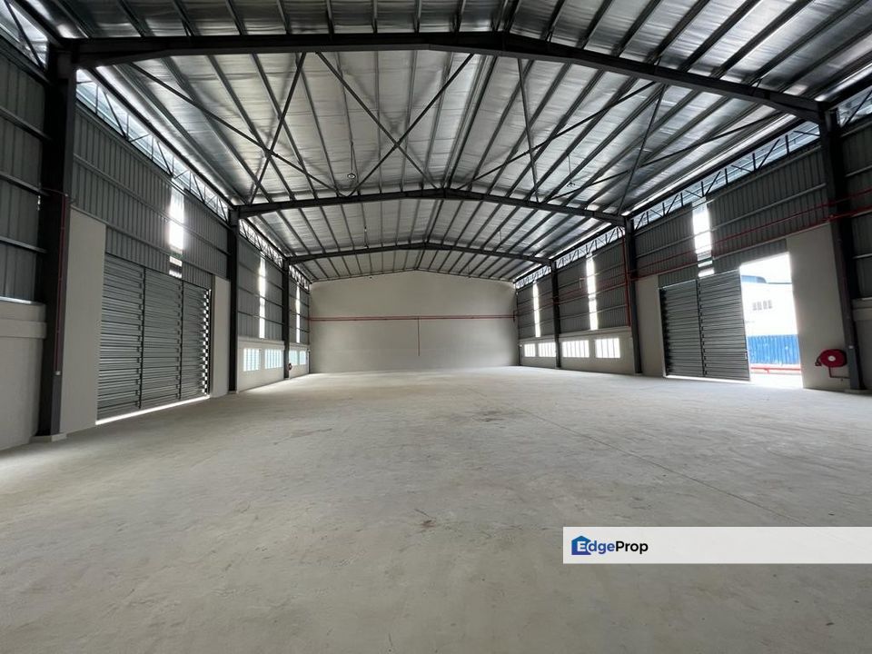Sungai Buloh Spacious warehouse Factory and High Celling for Rental