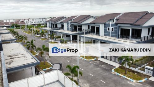 Spacious 2-Storey Semi-D with Extra Land for Sale in Taman Bawal, Sungai Besar – Only 3km from Town!, Selangor, Sungai Besar