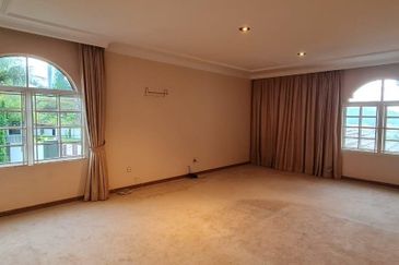 Bukit Pantai (Pantai Hill)