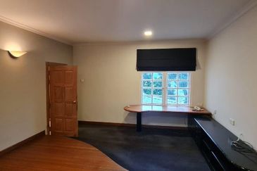 Bukit Pantai (Pantai Hill)