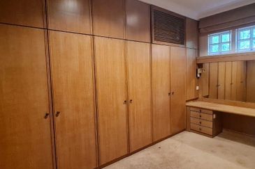 Bukit Pantai (Pantai Hill)