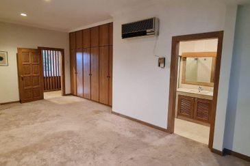 Bukit Pantai (Pantai Hill)