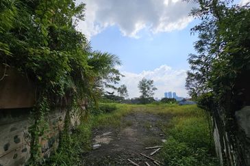 Squarish Shaped Elevated Flat Land with view on Guarded Street at Bukit Tunku