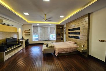 2.5 Storey Modern Villa on guarded street