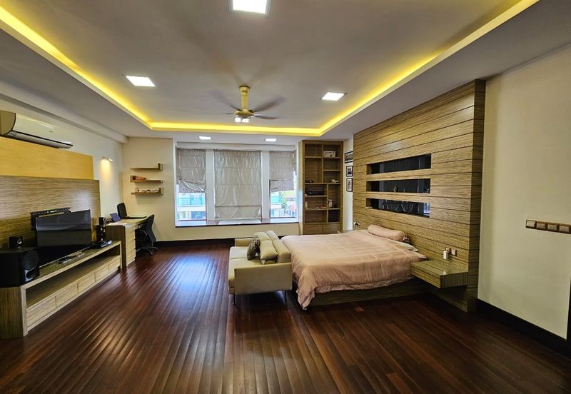 2.5 Storey Modern Villa on guarded street