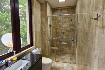 2.5 Storey Modern Villa on guarded street