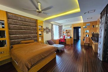 2.5 Storey Modern Villa on guarded street