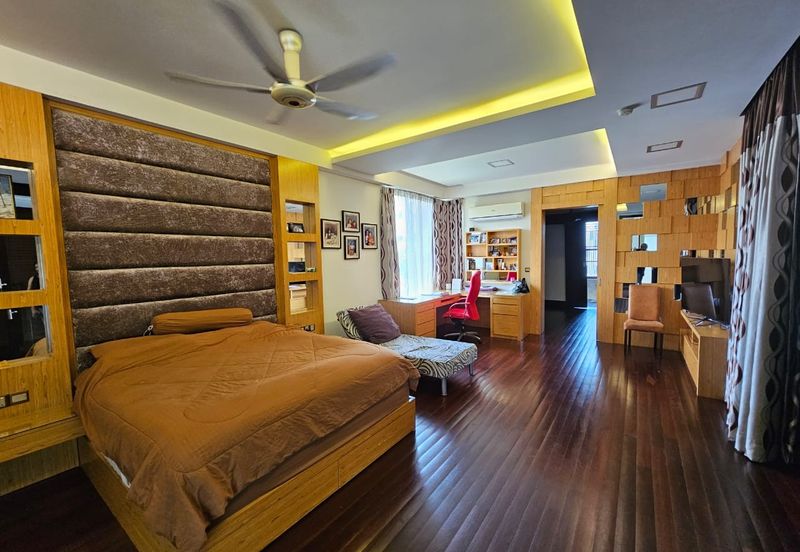 2.5 Storey Modern Villa on guarded street