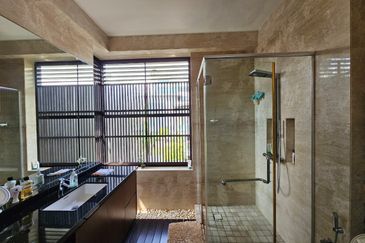 2.5 Storey Modern Villa on guarded street