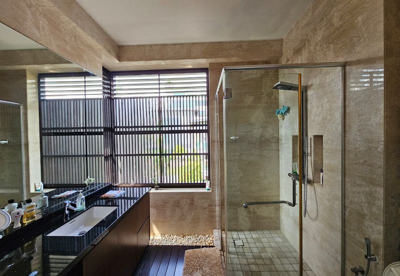 2.5 Storey Modern Villa on guarded street