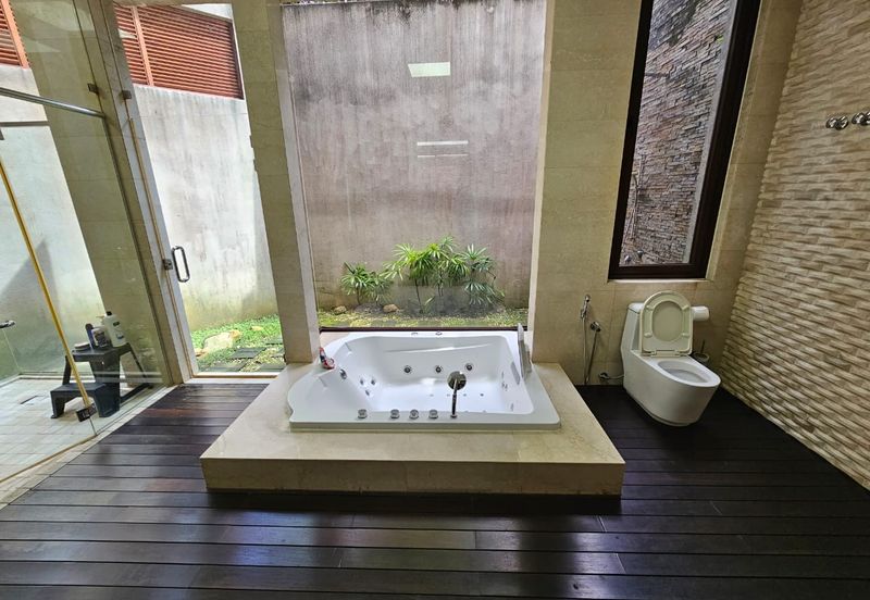 2.5 Storey Modern Villa on guarded street